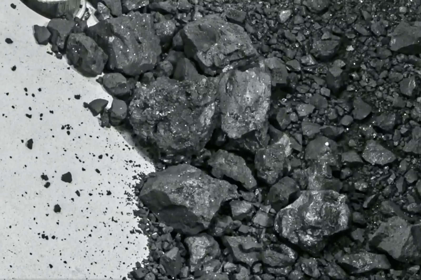 This First Peek Inside NASA’s OSIRIS-REx Capsule Is a Glimpse Back in Time